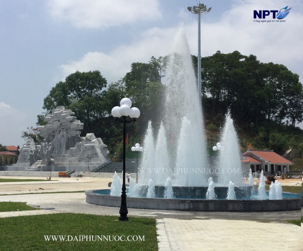 Đài phun nước Tuyên Quang ban ngày – phối cảnh tổng thể tượng đài Bác Hồ