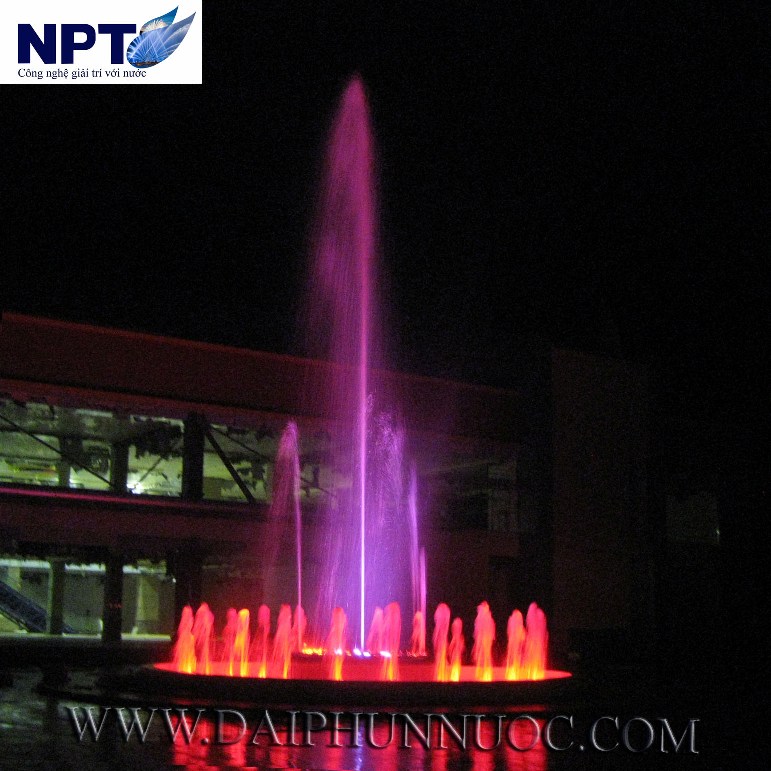 Đài phun nước bể tròn trước sảnh chính Thành Thắng Plaza, vòi nhiều tầng