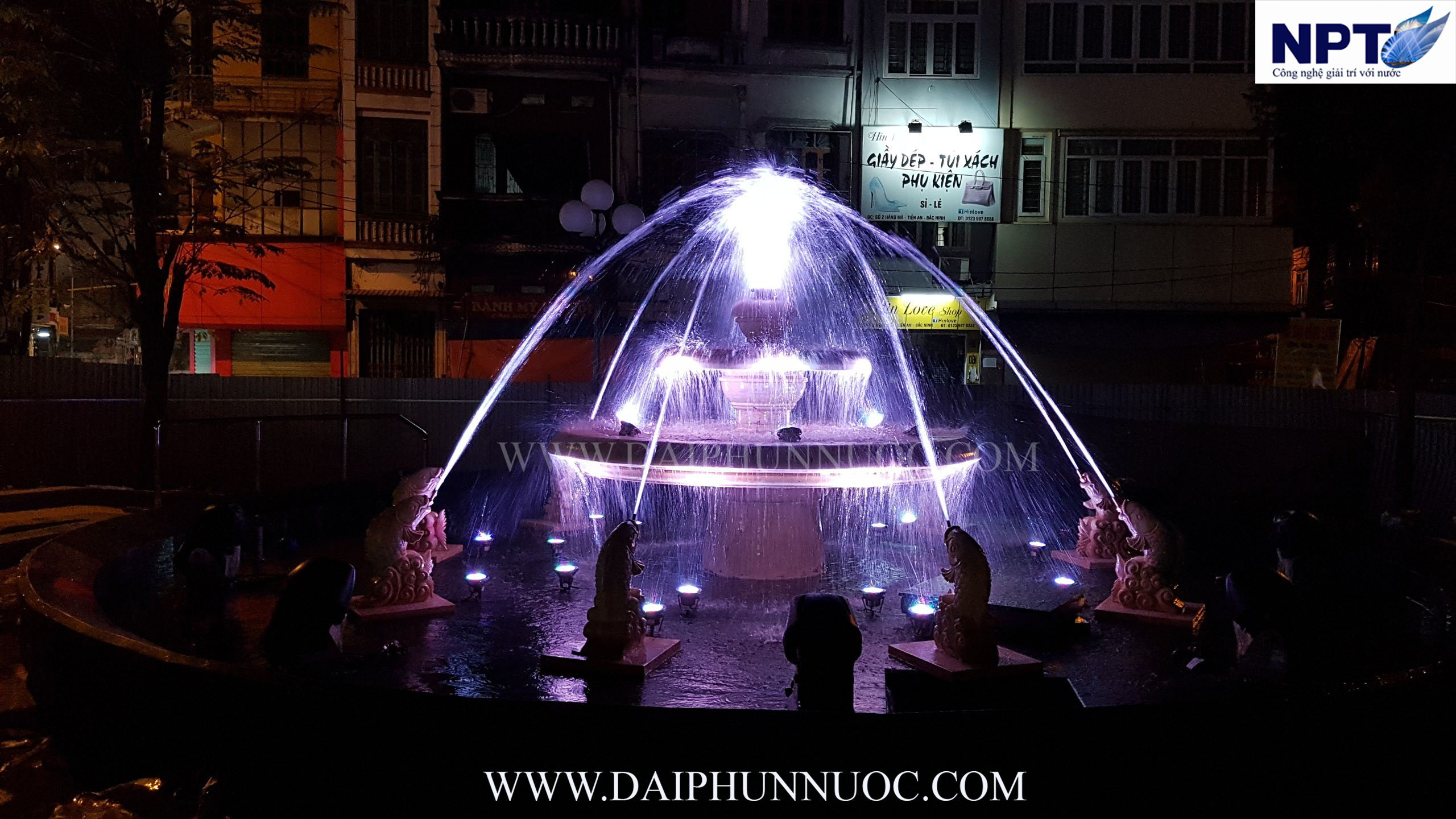 Đài phun nước tại Chợ Nhớn – Bắc Ninh, ánh sáng tím