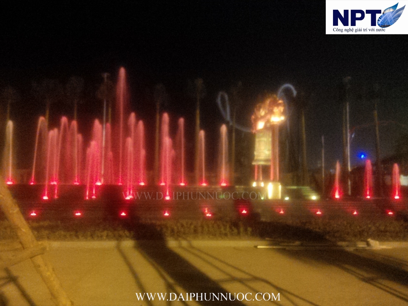 Vòm tia parabol – quảng trường cổng