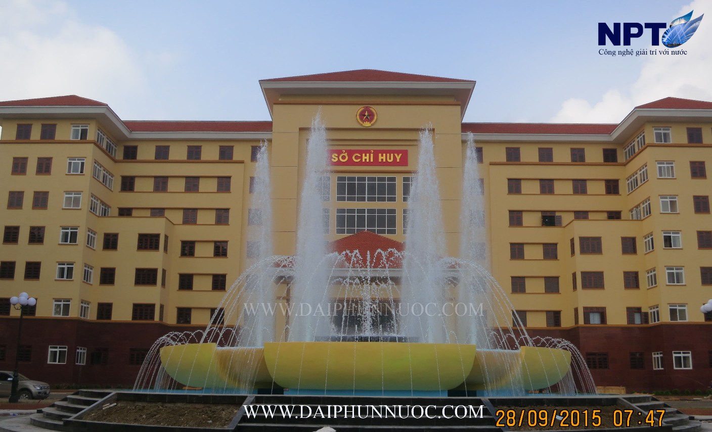 Cấu trúc đài phun nước Quân Khu I ban ngày