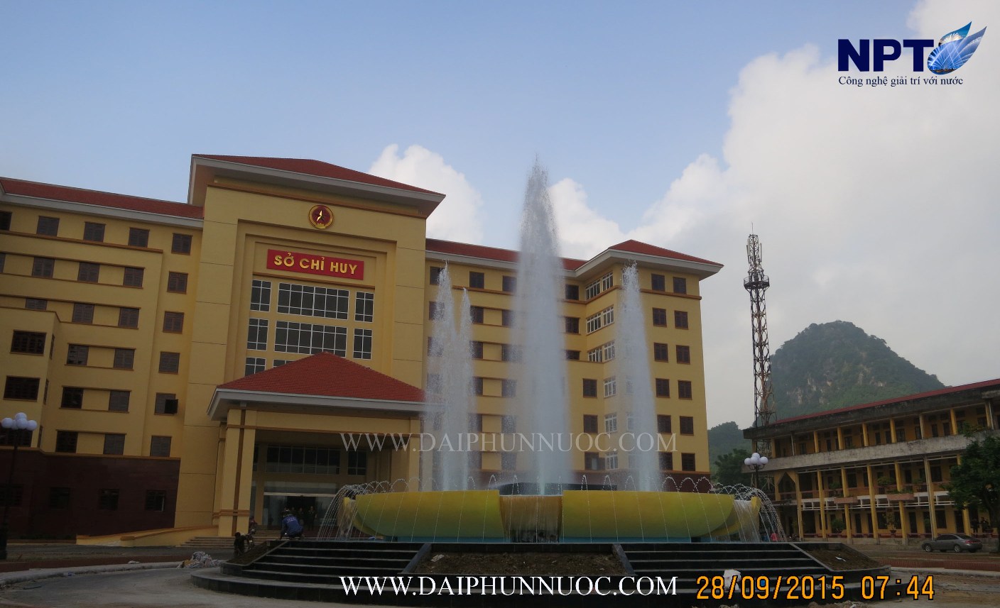 Hệ thống đèn LED Đức tại đài phun nước Quân Khu I