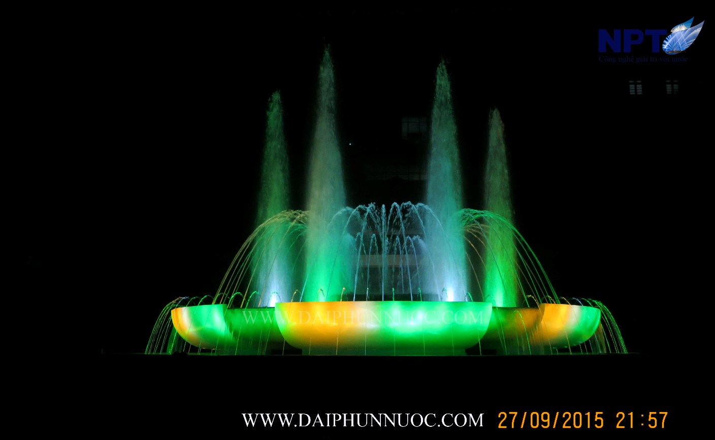 Đài phun nước Quân Khu I Thái Nguyên ban đêm do NPT thi công