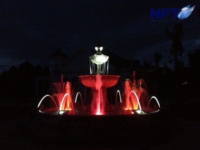 Đài phun nước tại khu du lịch Thanh Hóa ban đêm với ánh sáng LED RGB