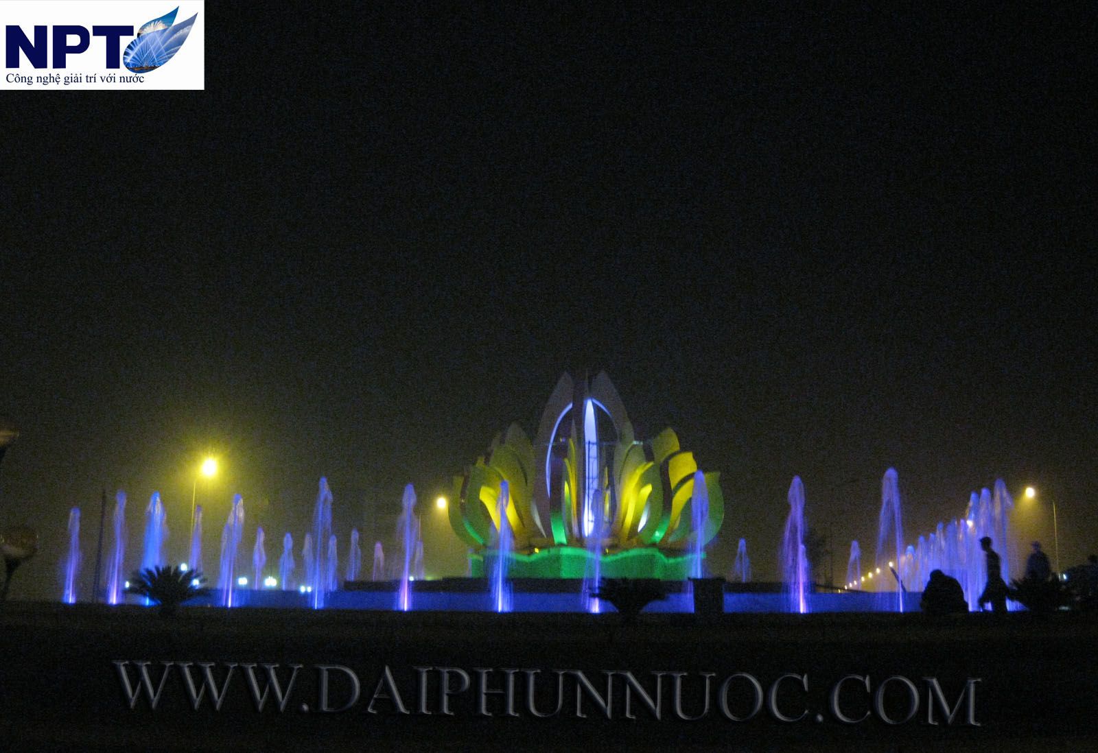 Đài phun nước vòng xuyến Xô Viết Hà Tĩnh ban ngày