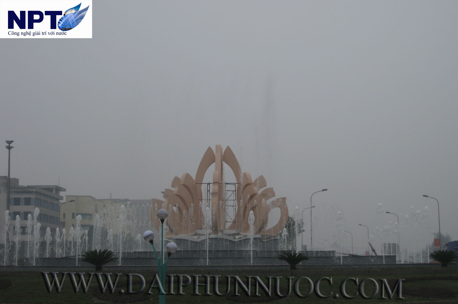 Đài phun nước vòng xuyến Xô Viết Hà Tĩnh – hiệu ứng LED RGB ban đêm