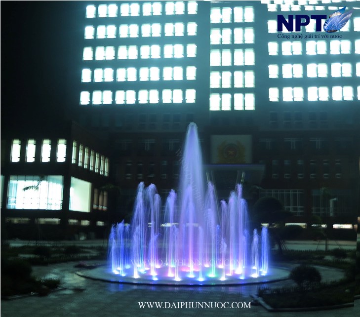 Cận cảnh hệ thống vòi phun và đèn LED tại Hưng Yên