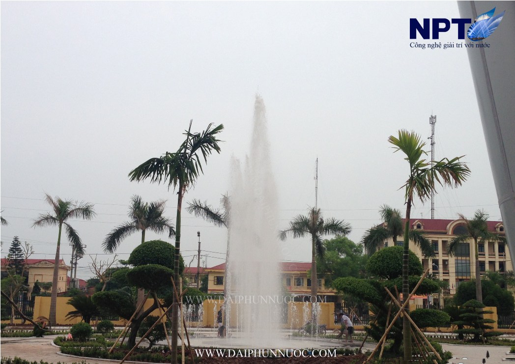 Đài phun nước phía trước sảnh chính Công an tỉnh Hưng Yên