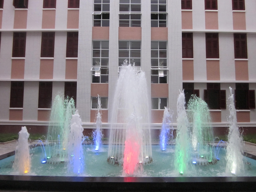 Đài phun nước UBND tỉnh Quảng Nam - chi tiết ánh sáng và vòi phun