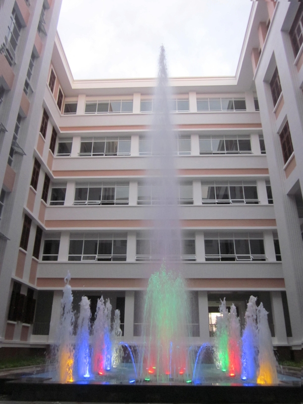 Đài phun nước UBND tỉnh Quảng Nam - hiệu ứng nước và màu sắc