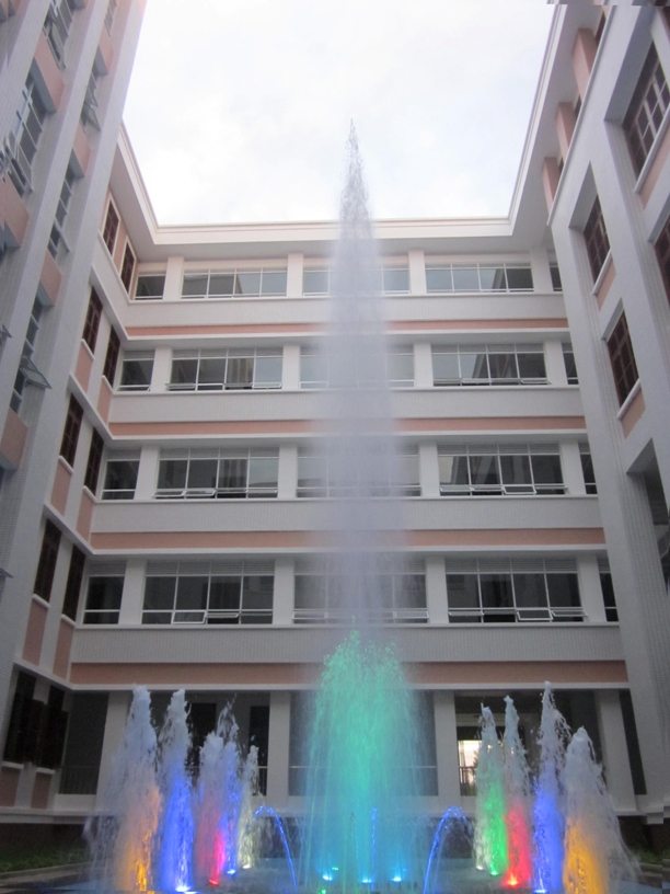 Đài phun nước UBND tỉnh Quảng Nam - góc nhìn chính diện