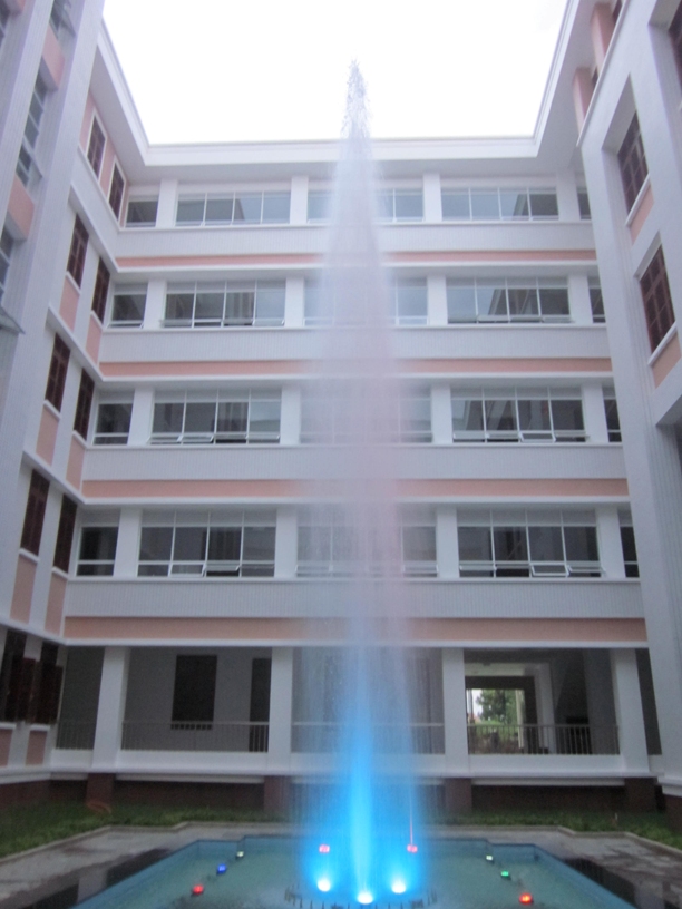 Đài phun nước UBND tỉnh Quảng Nam - ban ngày