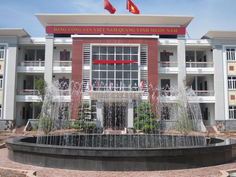 Toàn cảnh UBND thị xã Duy Tiên – Hà Nam và đài phun nước trung tâm