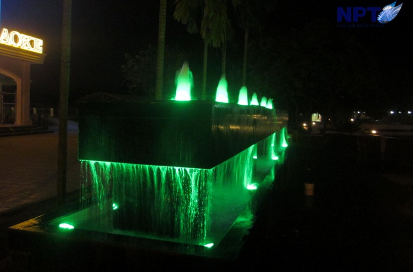Đài phun nước tại Vườn sinh thái Thanh Bình – Hải Dương (đèn xanh)