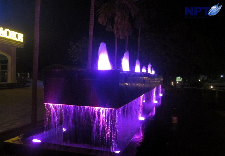 Đài phun nước tại Vườn sinh thái Thanh Bình – Hải Dương (đèn tím)