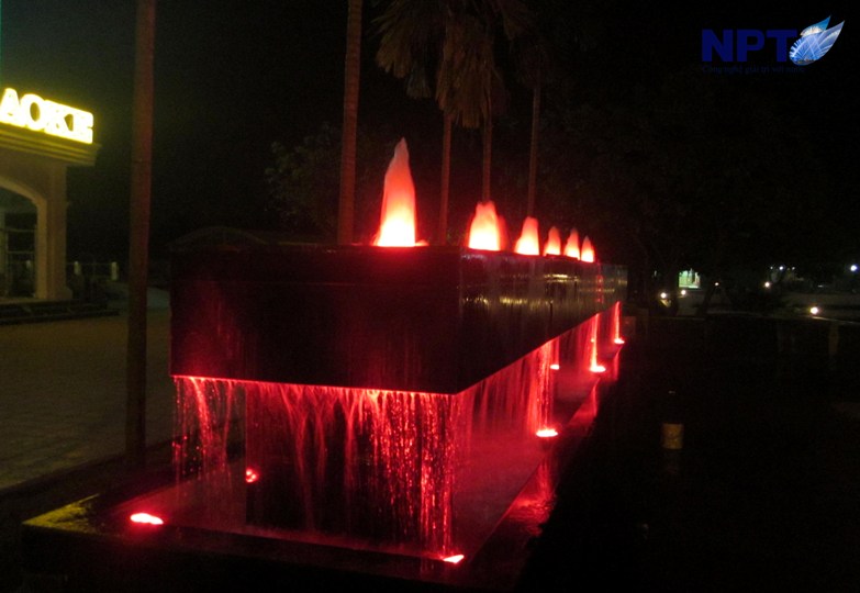 Đài phun nước tại Vườn sinh thái Thanh Bình – Hải Dương (đèn đỏ)