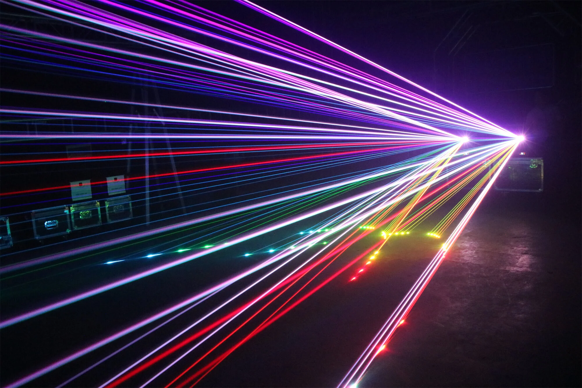 Công nghệ Moving Laser Beam thắp sáng nhạc nước phao nổi