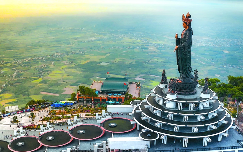 Không gian bồng lai tiên cảnh tại nhạc nước Núi Bà Đen