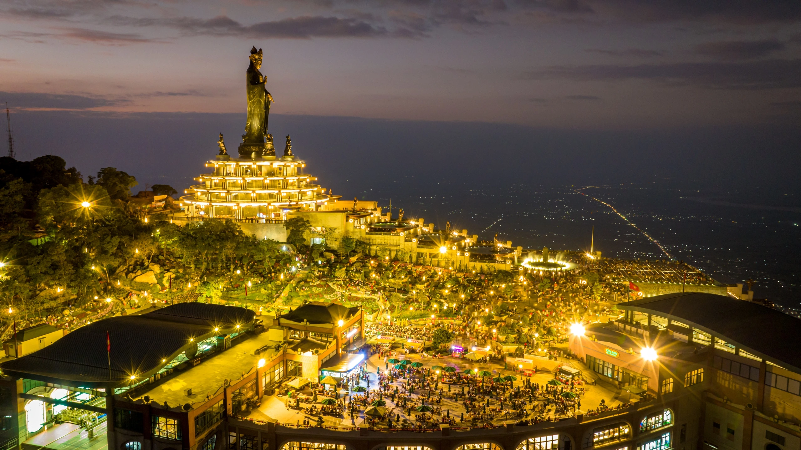 Show nhạc nước thực cảnh tâm linh tại đỉnh núi Bà Đen Tây Ninh