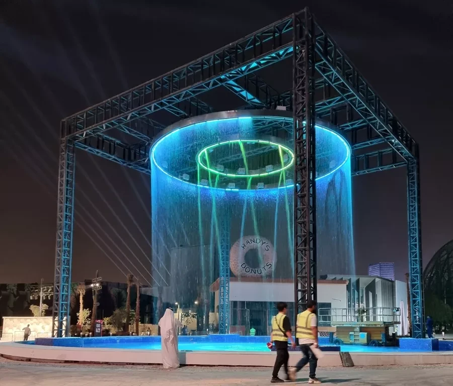 Hệ thống màn nước kỹ thuật số Digital Water Curtain hiển thị logo tại sảnh khách sạn 5 sao