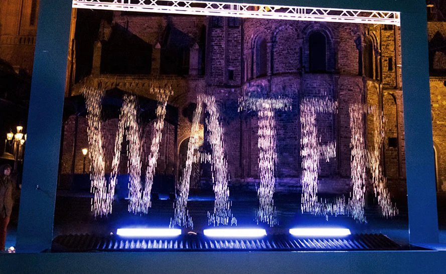 Nguyên lý pixel hóa dòng chảy của màn nước kỹ thuật số tạo thành chữ viết