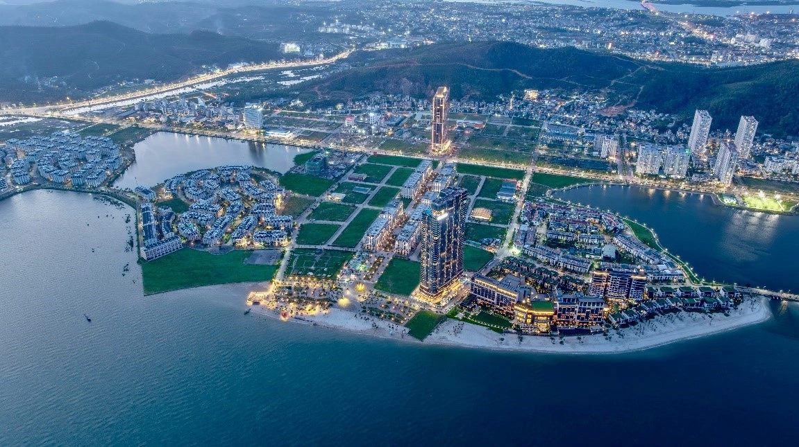 Ăn gì gần khu đô thị Halong Marina trước giờ xem nhạc nước?