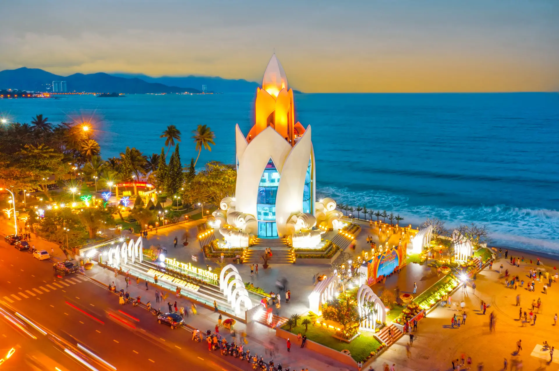 Kinh tế đêm Nha Trang cần gì để giữ chân du khách sau hoàng hôn?