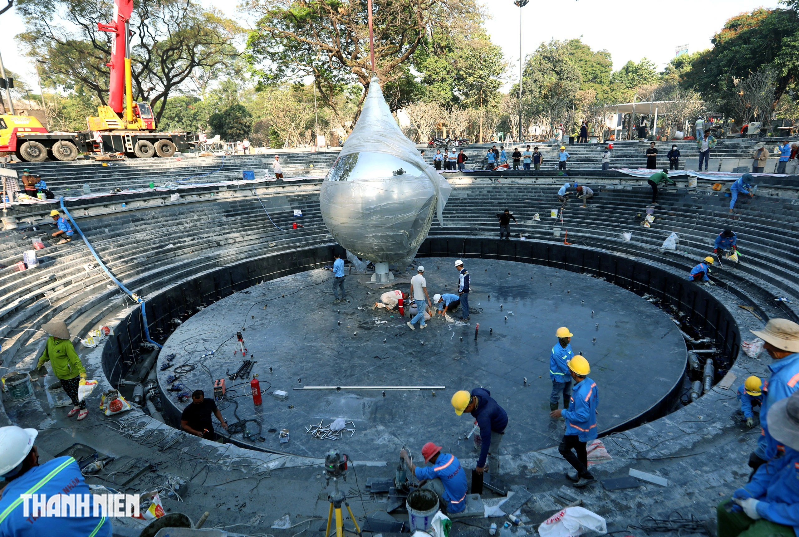 Biểu trưng hình giọt nước và hệ thống nhạc nước tại công viên tưởng niệm Unity Park