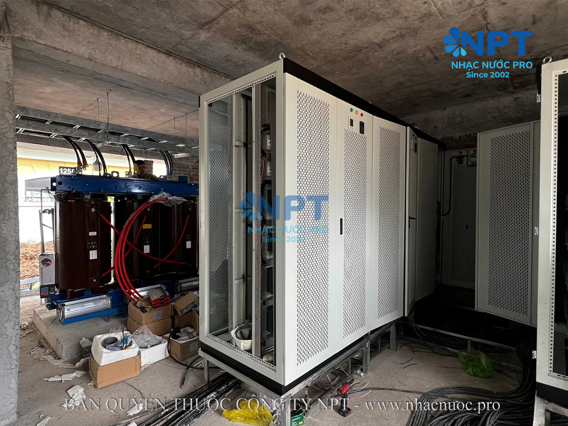 Tuyến cáp và tủ điều khiển nhạc nước phao nổi trên bờ