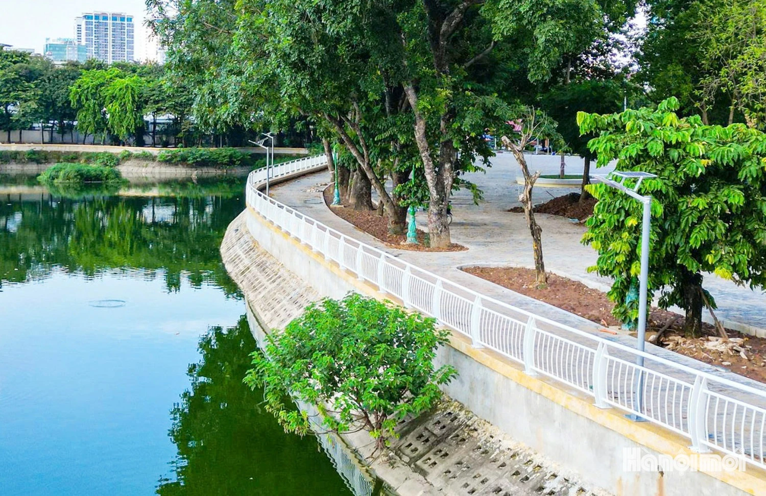 Không gian nghệ thuật hồ Công viên Nghĩa Đô