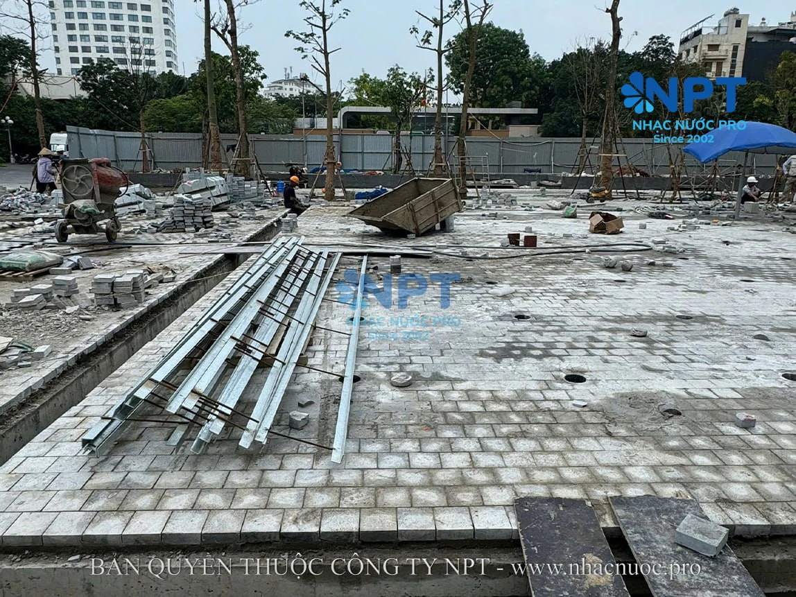 Lắp đặt và căn chỉnh 81 vòi phun cùng 81 đèn âm sàn tại Trường quay S1