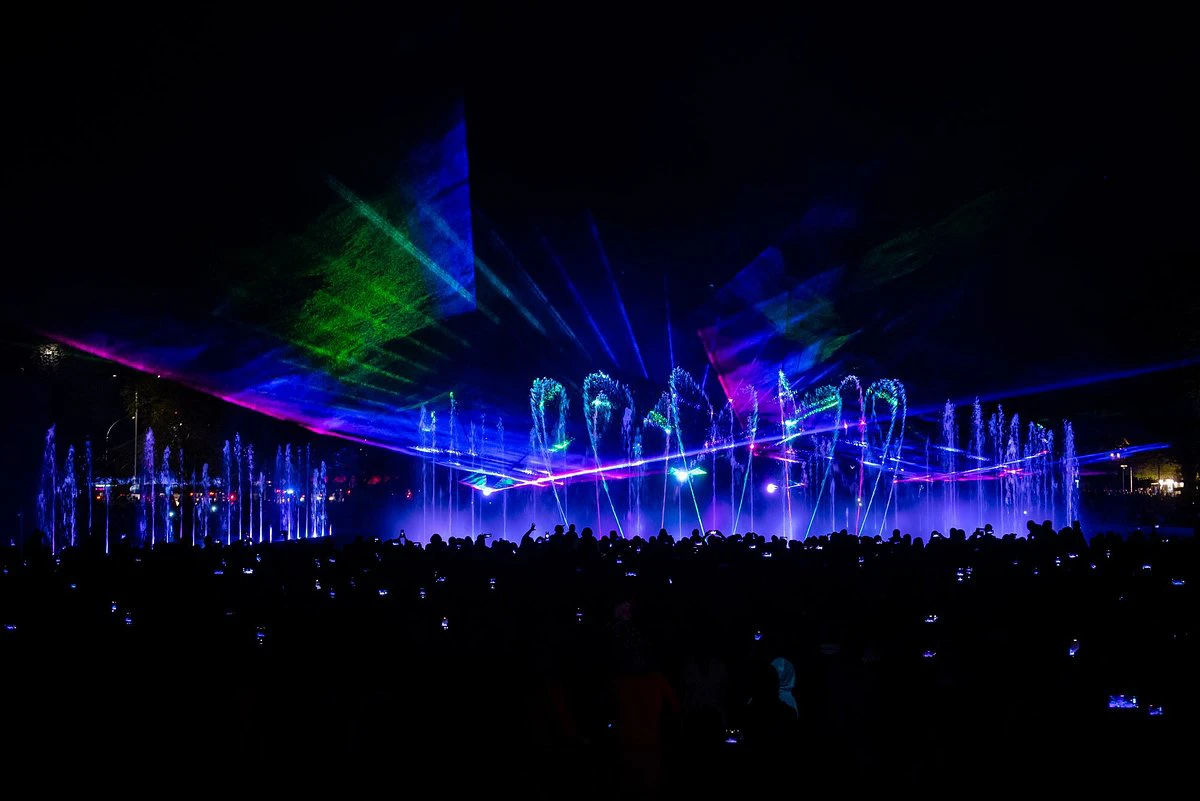 Show nhạc nước miễn phí cuối tuần ở Warsaw