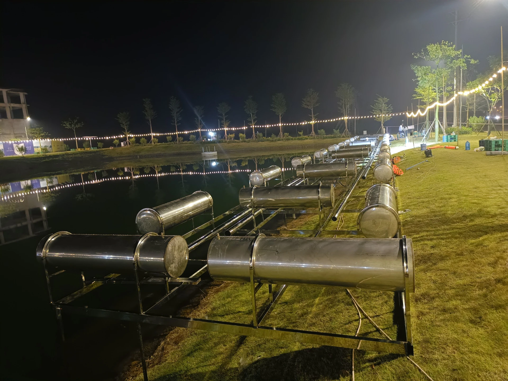 NPT tổ hợp hệ phao và khung kỹ thuật nhạc nước Mailand Hoàng Đồng trên bờ