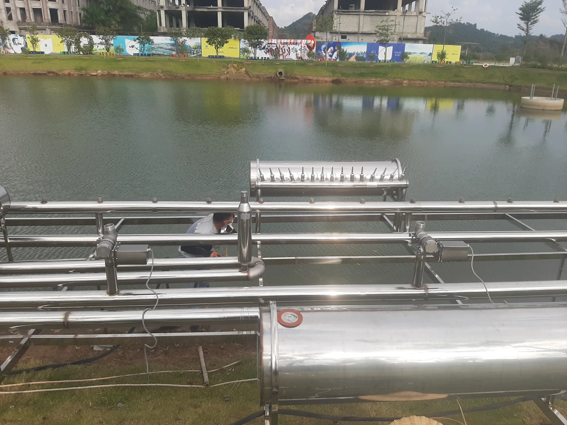 Phân bố tải trọng bơm và vòi phun trên hệ phao nổi nhạc nước