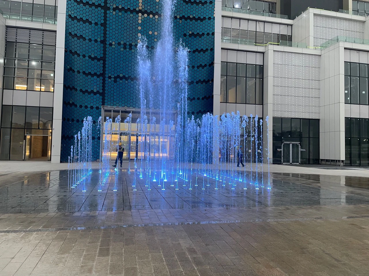 Khảo sát và phát triển phương án sân nhạc nước Lotte Mall West Lake